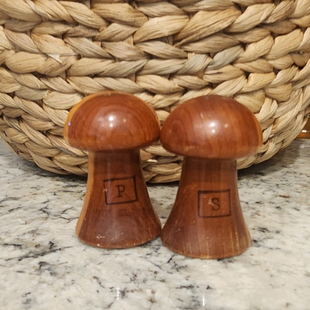 Vintage Wood Mushroom Salt & Pepper Shakers